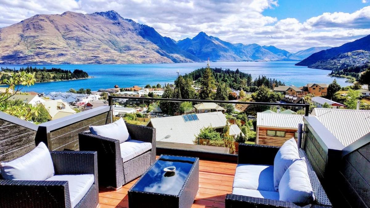 Stunning Home With Amazing Wakatipu Lake Views 퀸즈타운 외부 사진